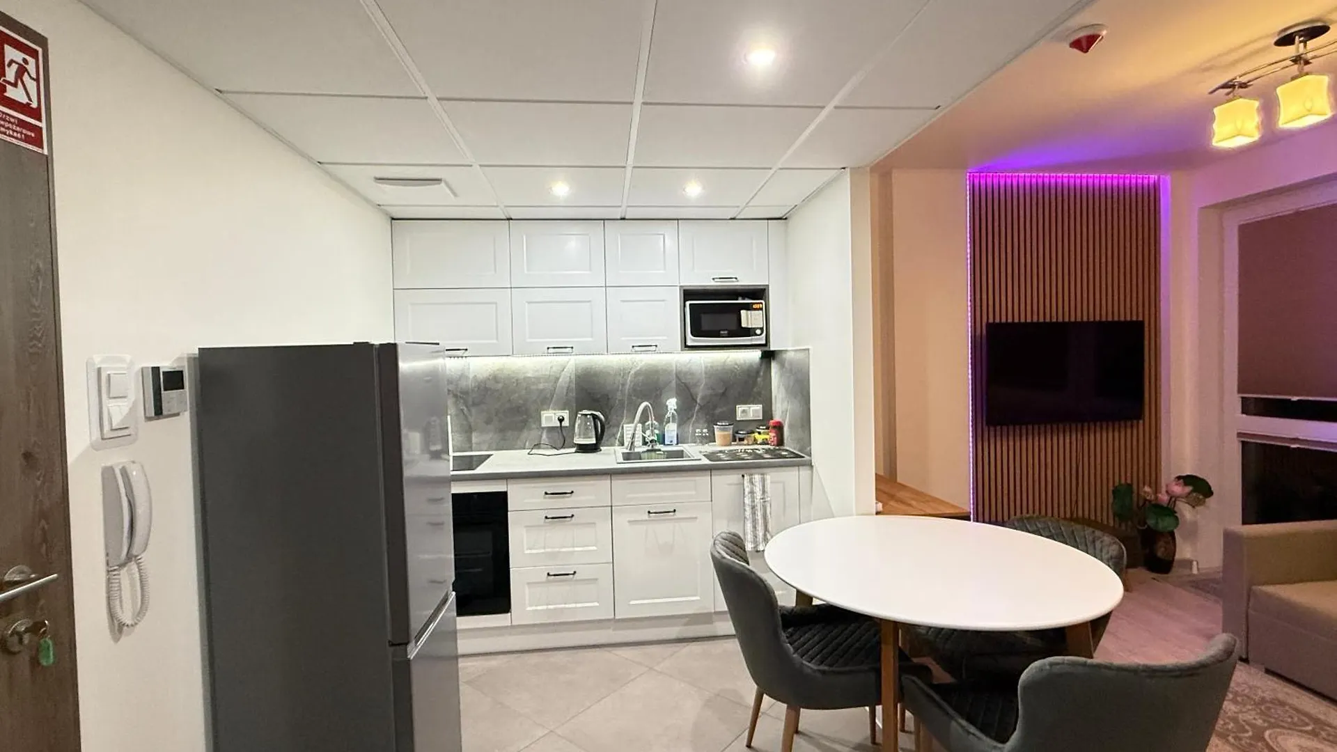 Warsaw Smart Apartment 2